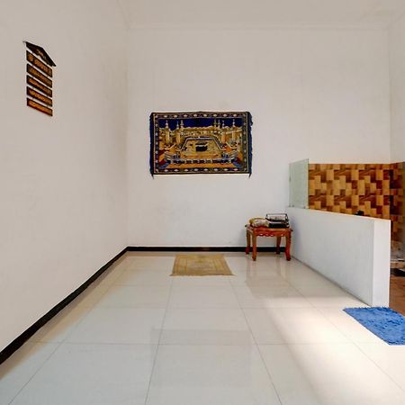 Oyo Life 93083 Nova Jaya 3 Homestay Syariah Lamongan Exterior foto